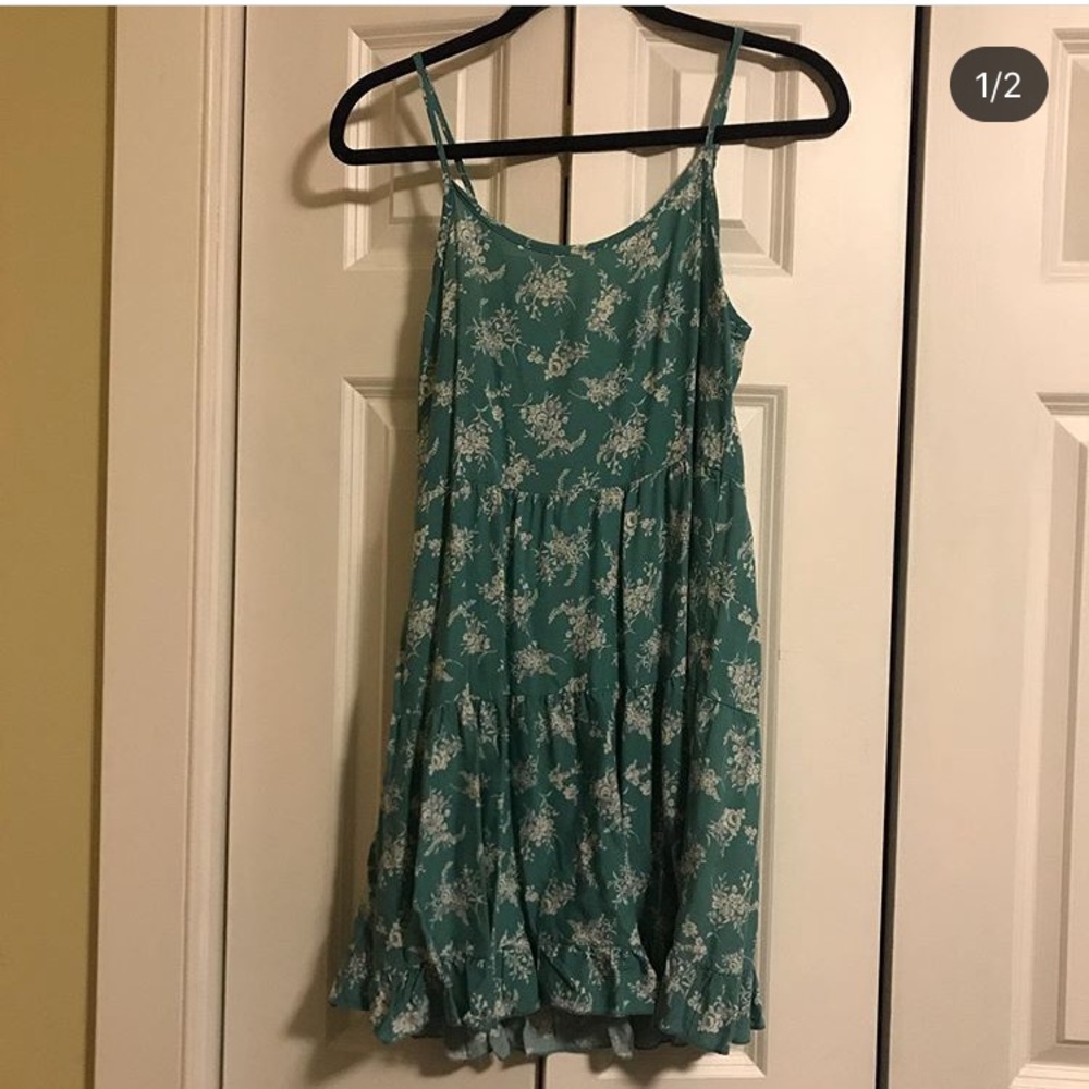 Adorable green flowery sundress!